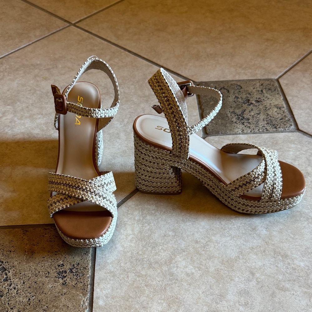 Soda Women's Cream Espadrille Sandals